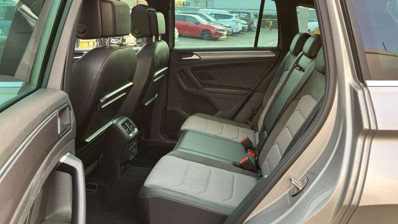 Volkswagen Tiguan 2.0 TDi 150 R-Line 5dr DSG Diesel Estate